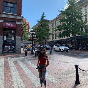 Meet your Posher, Mia isabella